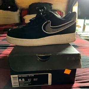 Men size 8.5 Air Force 1 Low